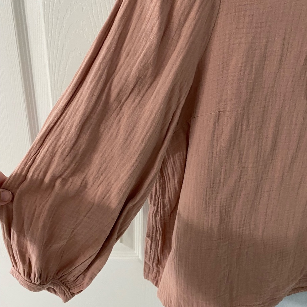 NWT Universal Thread Top - Picture 4 of 5